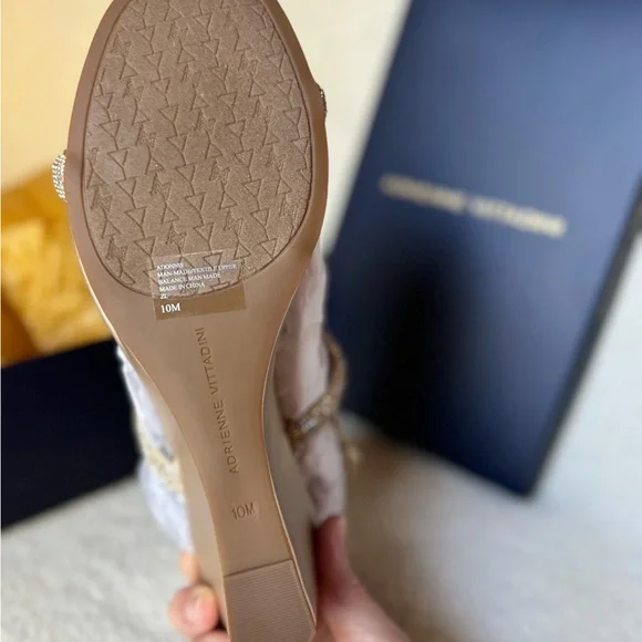 Adrienne Vittadini Gold Wedge Sandals NEW in Box - Picture 7 of 13